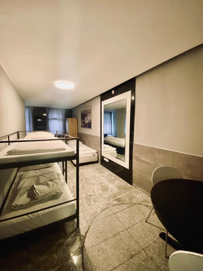 Dreibettzimmer mit Bad